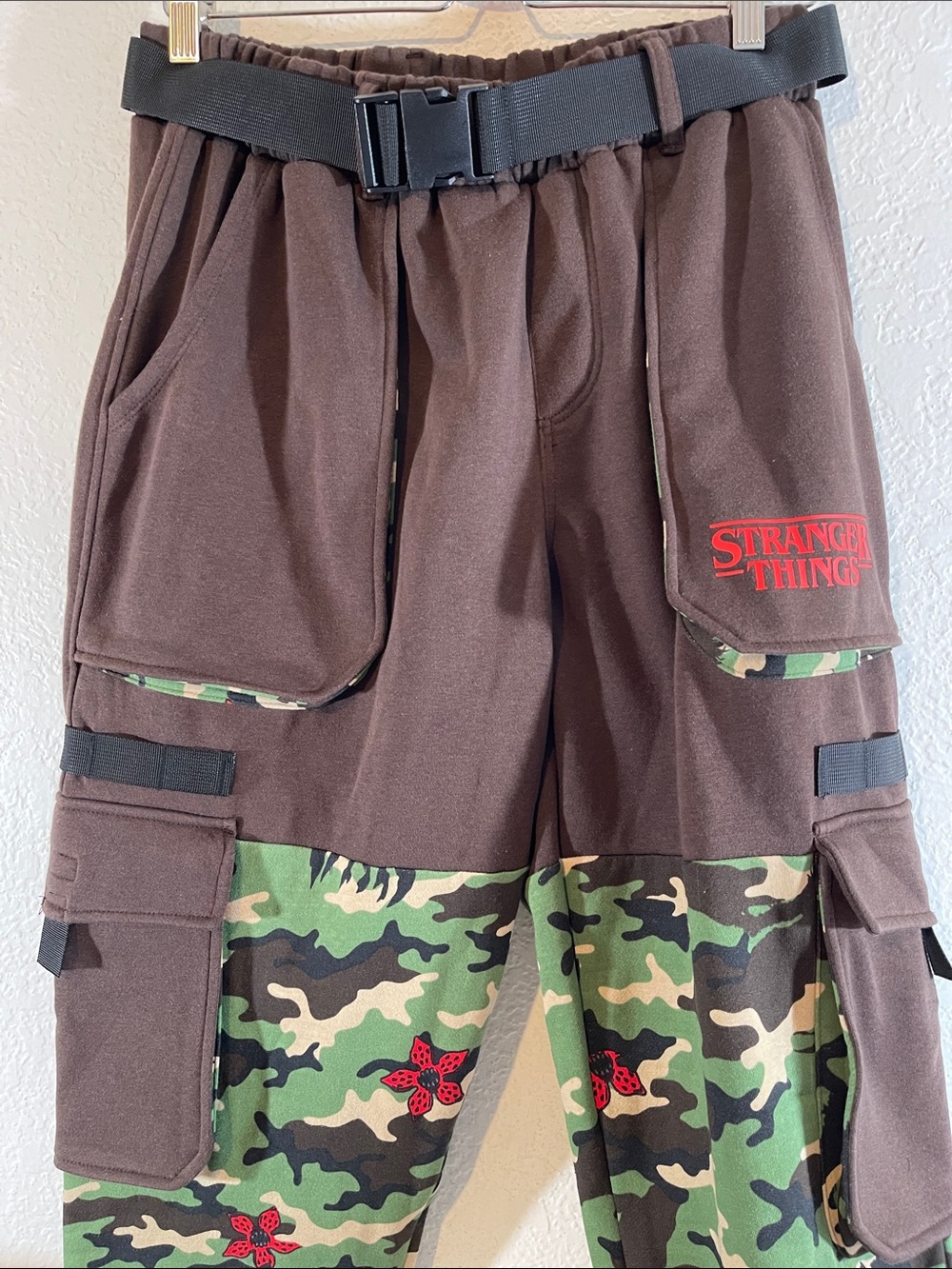 Stranger Things Demogorgon Camouflage Cargo Jogger Sweatpants Size Medium NEW - Picture 4 of 13